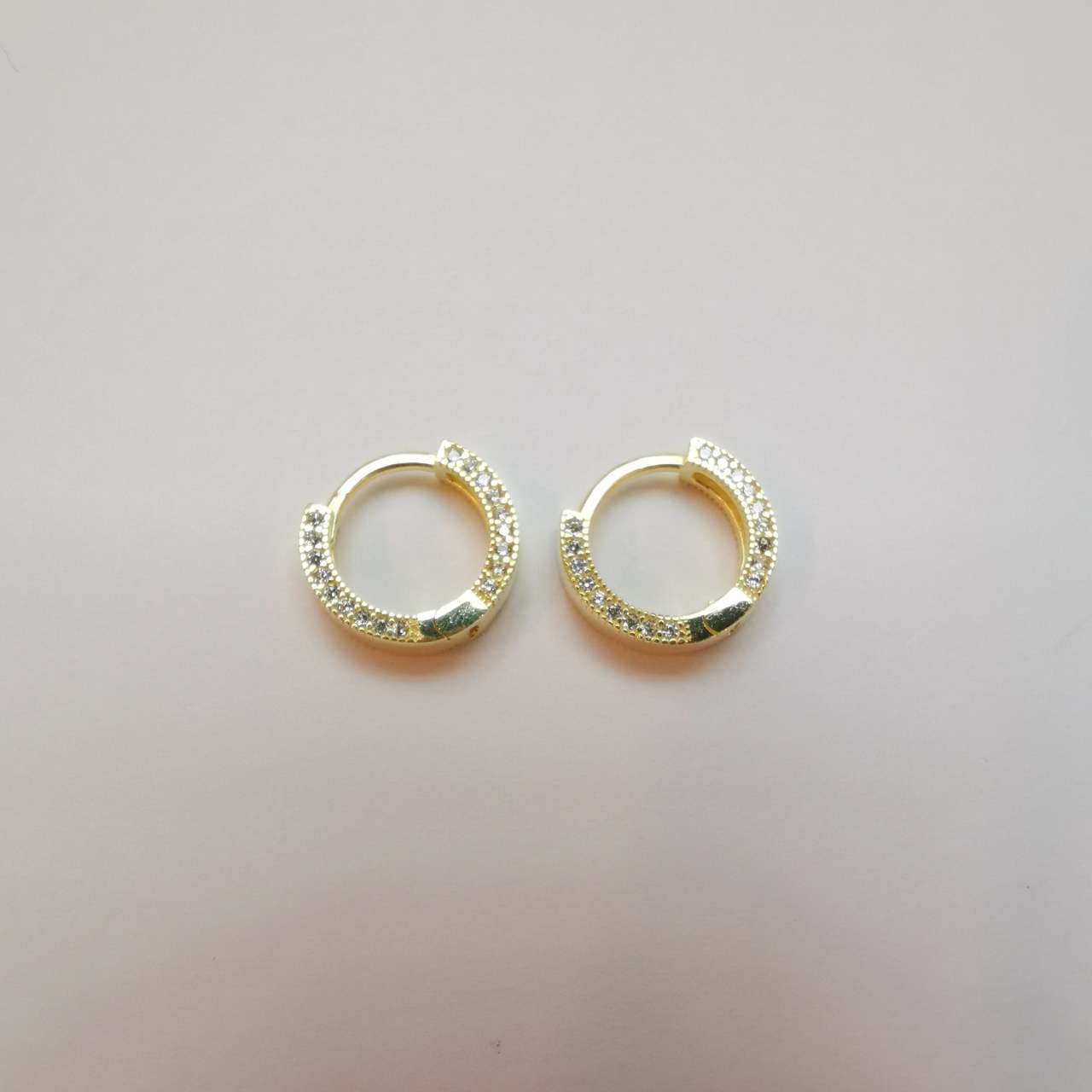 Etrafı Zirkon Taşlı Bayan Halka Küpe Gold
