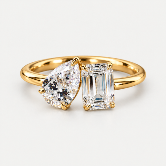 Duetta Gold 925 ayar gümüş ayarlanabilir damla ve emerald kesim taşlı yüzük açık light gray zeminde
