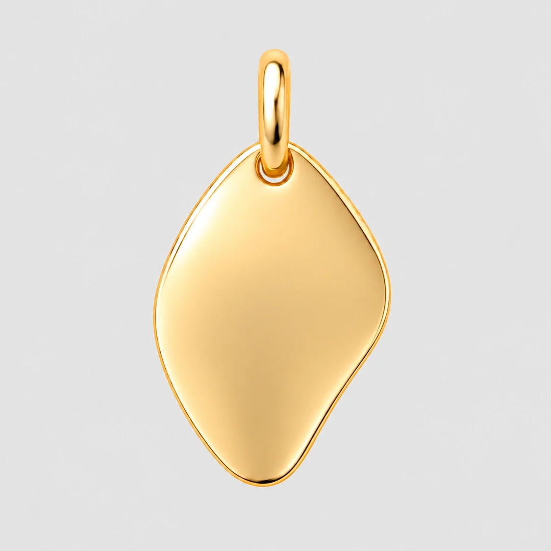 Petalia 14K gold renginde yazısız tek yaprak charm, gölgesiz stüdyo görünümü