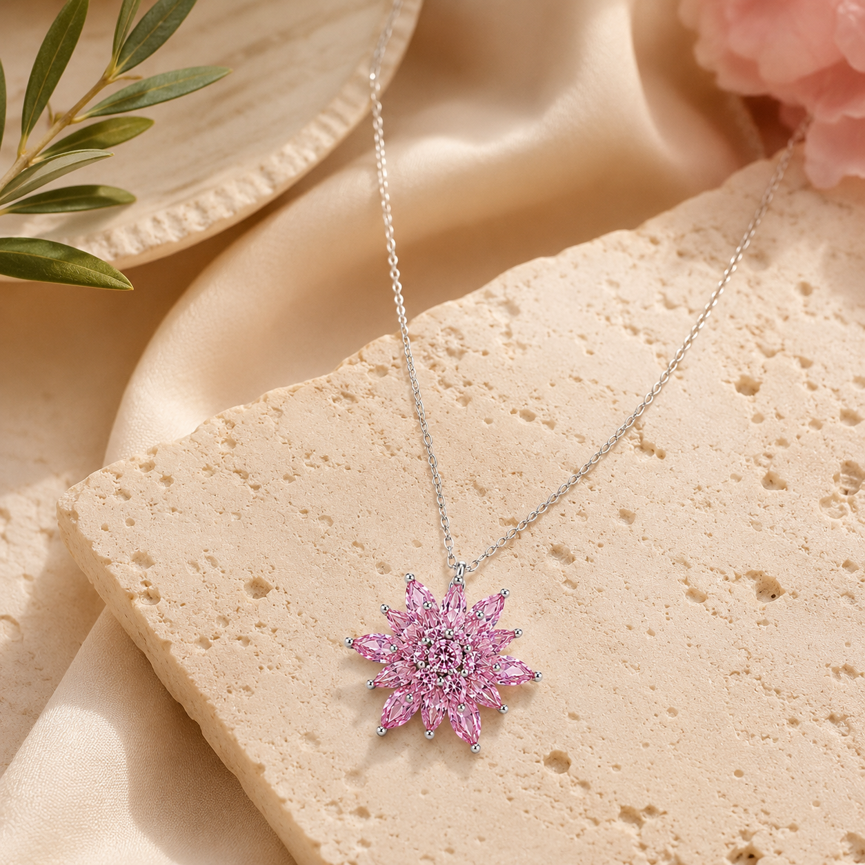 Lotelle | 925 Ayar Gümüş Pembe Taşlı Lotus Çiçeği Kolye