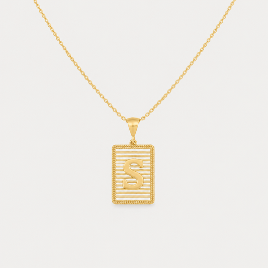 Nomia kişiye özel harf kolye gold çok açık light gray zeminde