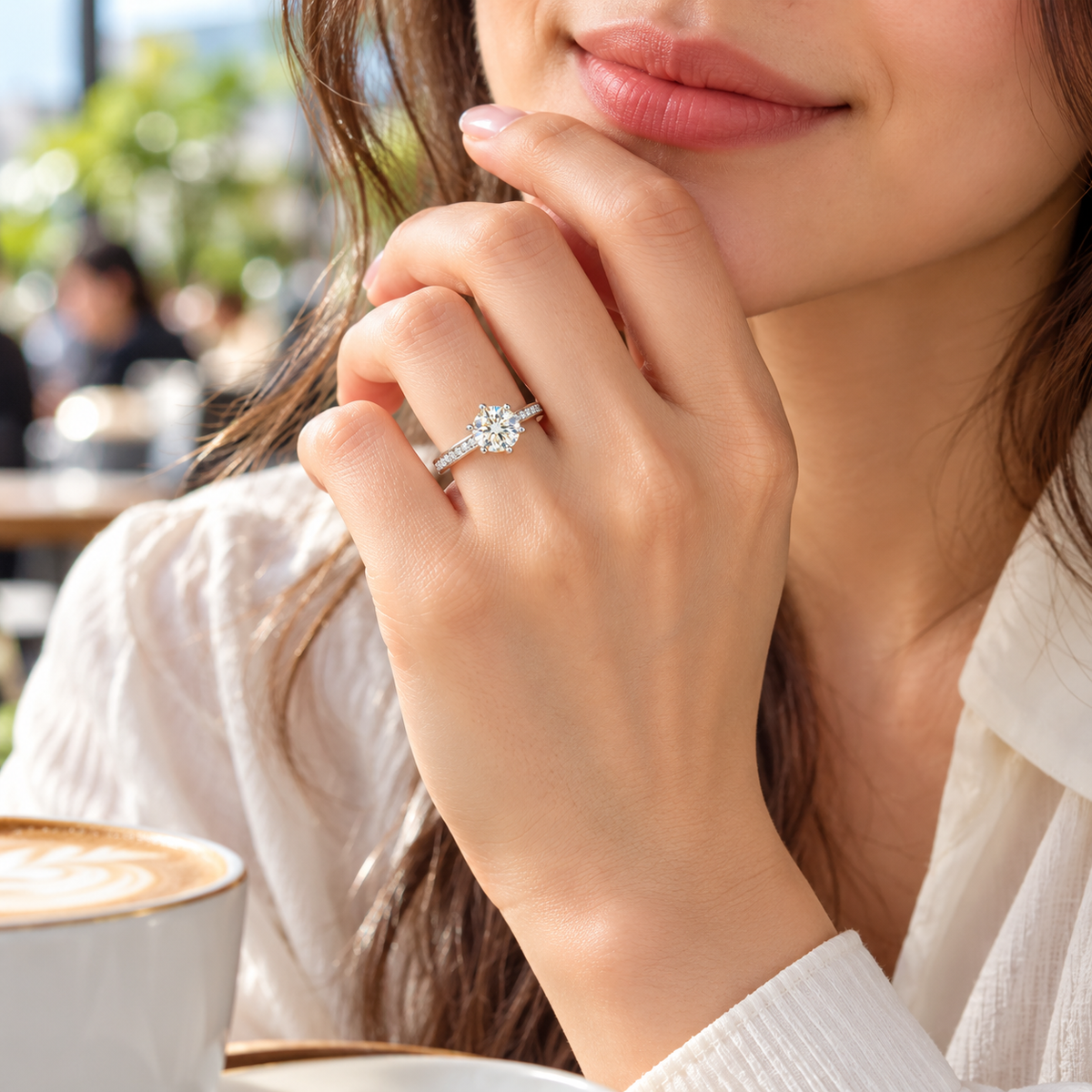 Solenne moissanite yüzük günlük lifestyle görünümü